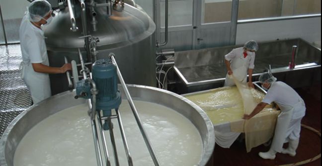 Cámara industriales resolvieron avanzar con el pago de aumentos a trabajadores lecheros