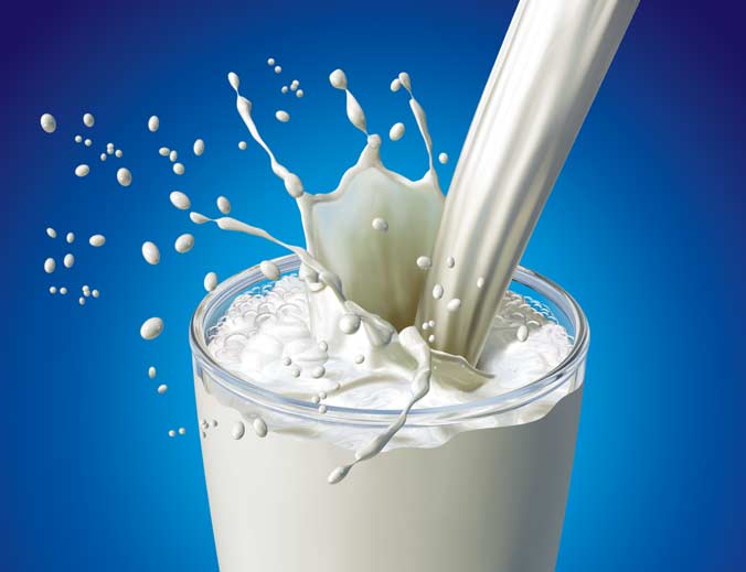 En octubre, el precio de la leche en octubre aumentó a € 0,349 por litro en las tranqueras de Europa