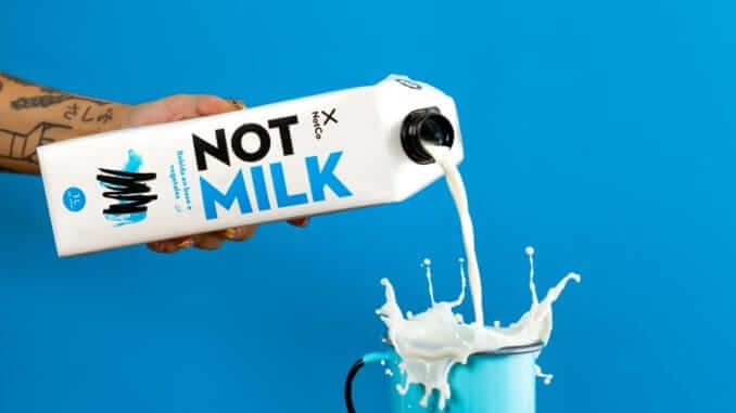 En Chile, se enfrentan en la justicia NotCo con asociación de productores de leche