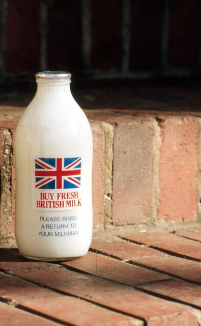 En Reino Unido, producción de leche cae ante mayor crisis laboral